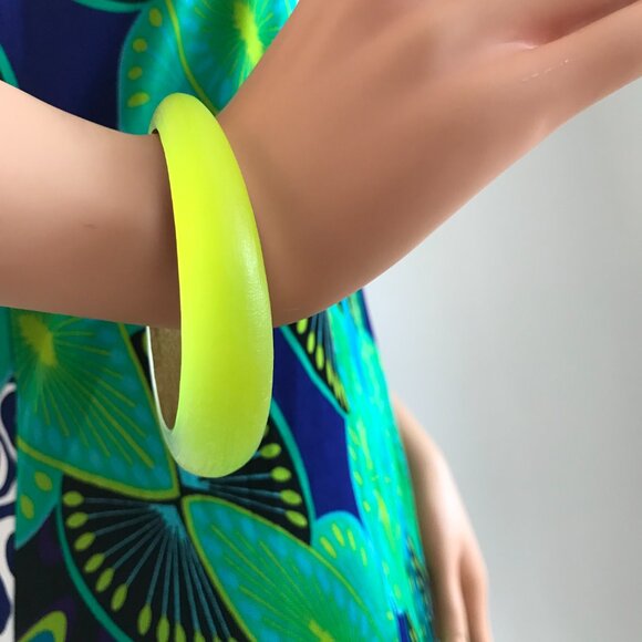 Neon Bangle - Picture 4 of 12